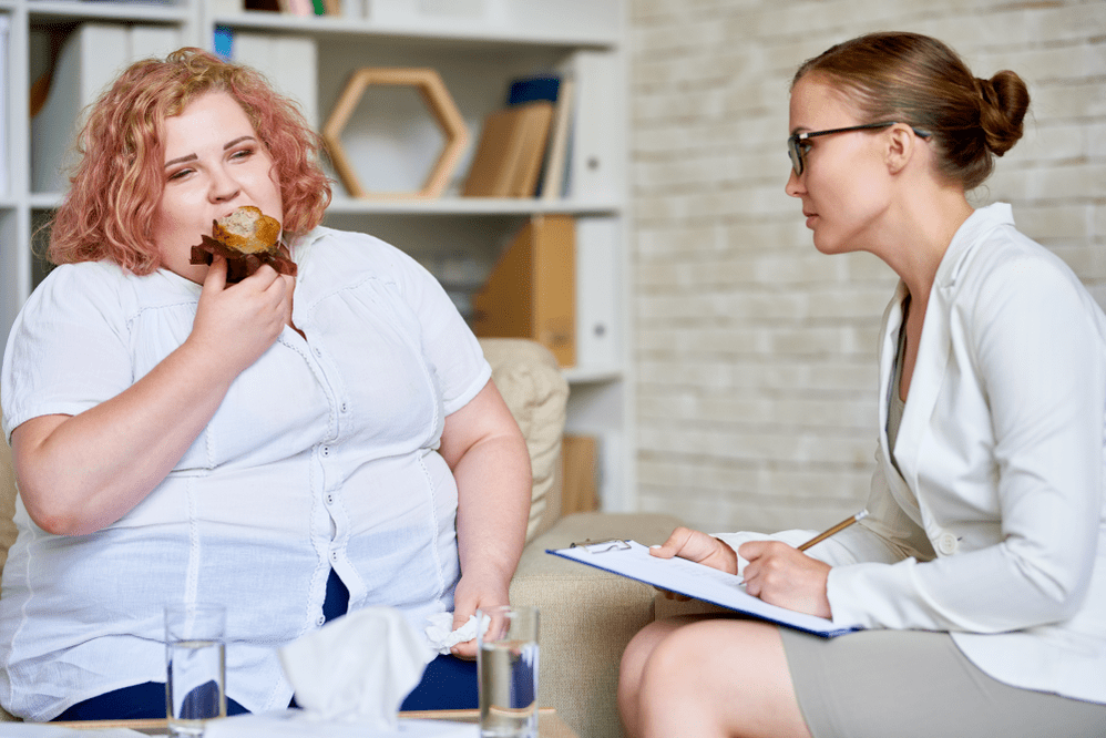 Bir uzman randevusunda kilolu kadın